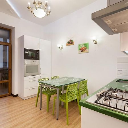 Leogrand Apartment On Doroshenka 38 Lviv Ngoại thất bức ảnh
